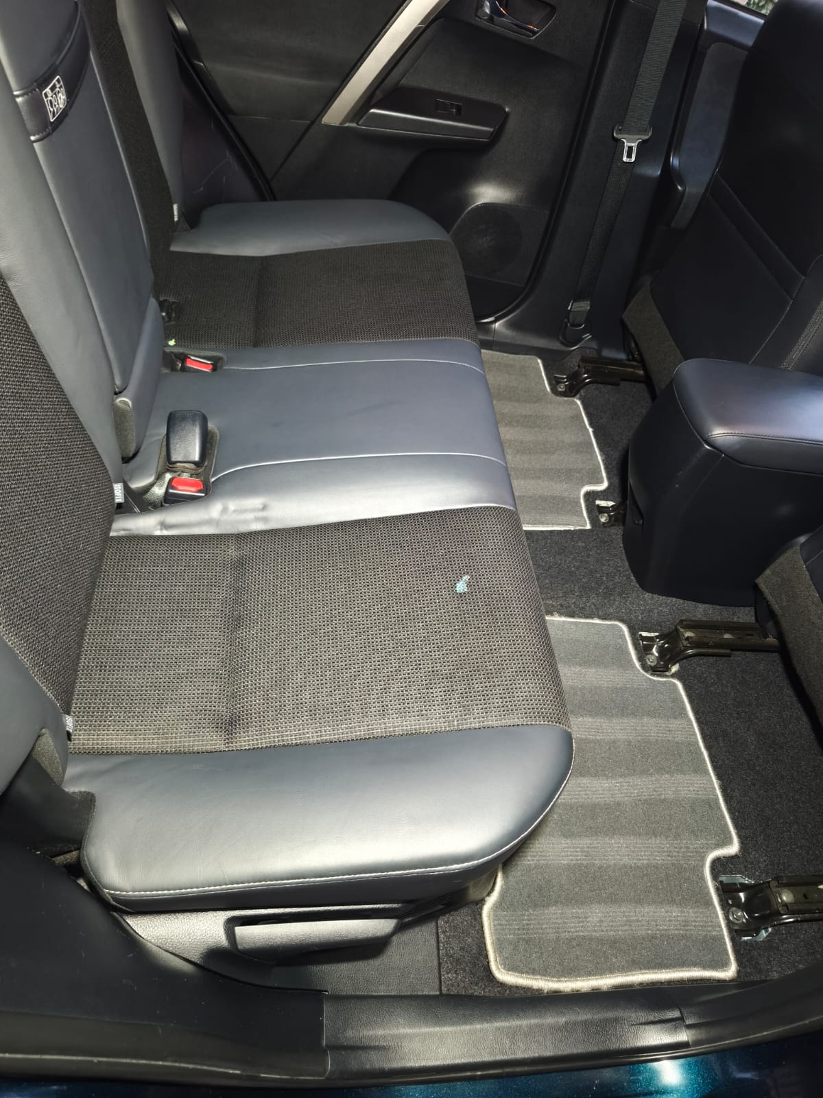 Detail zadních sedadel