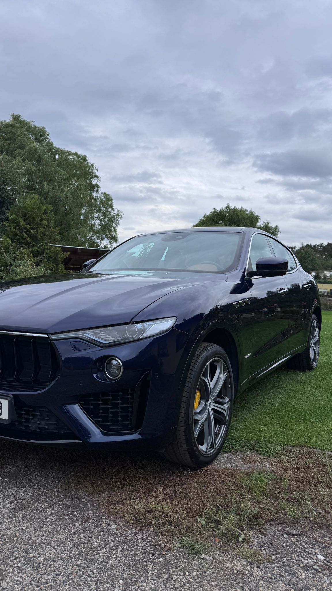 Přední část SUV Maserati